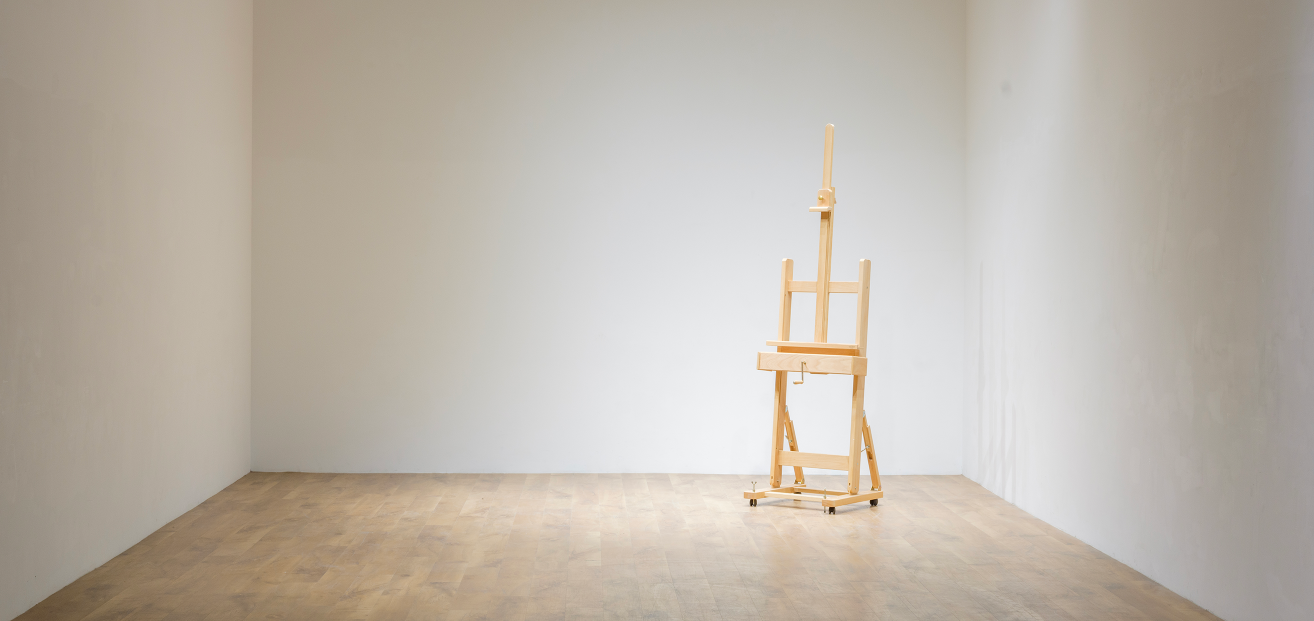 easel in viewing room